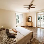Limone Apartment-